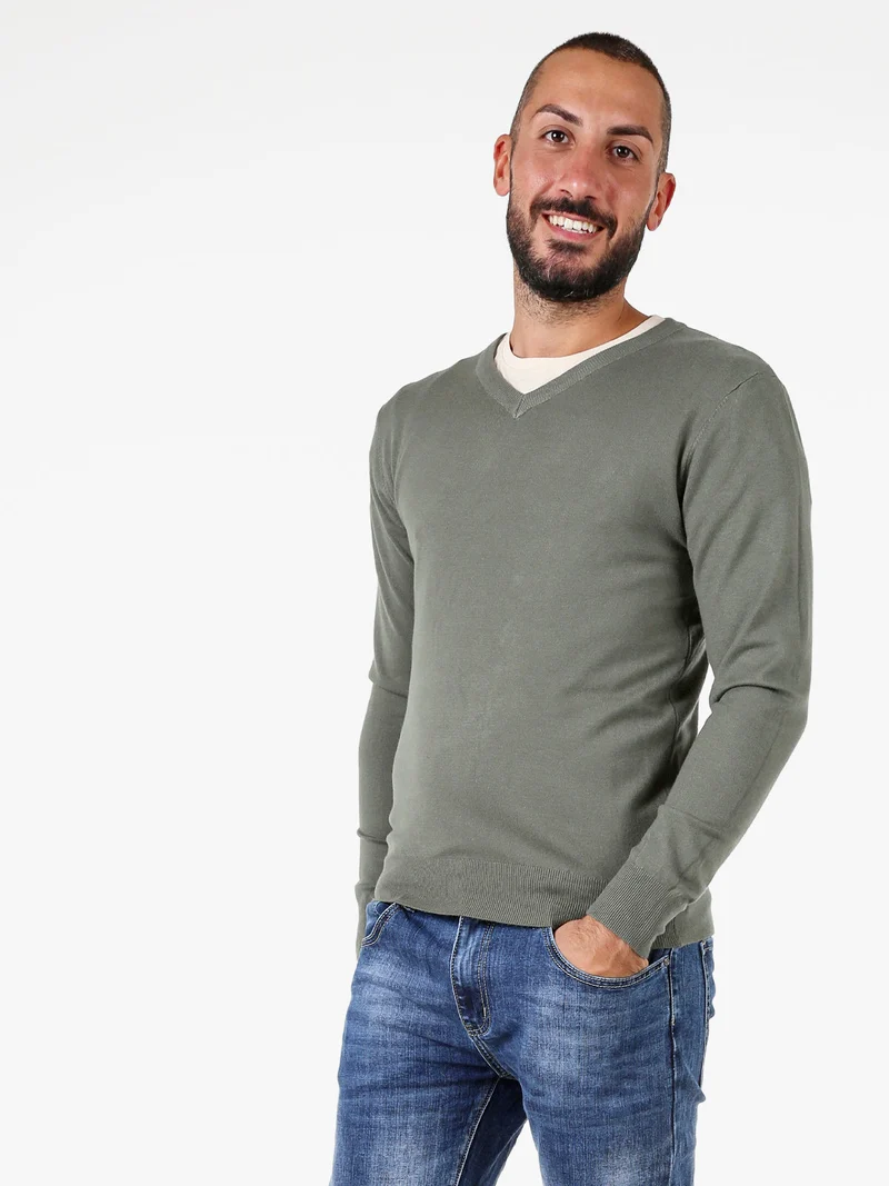 Maglia uomo con scollo a V tinta unita - militare