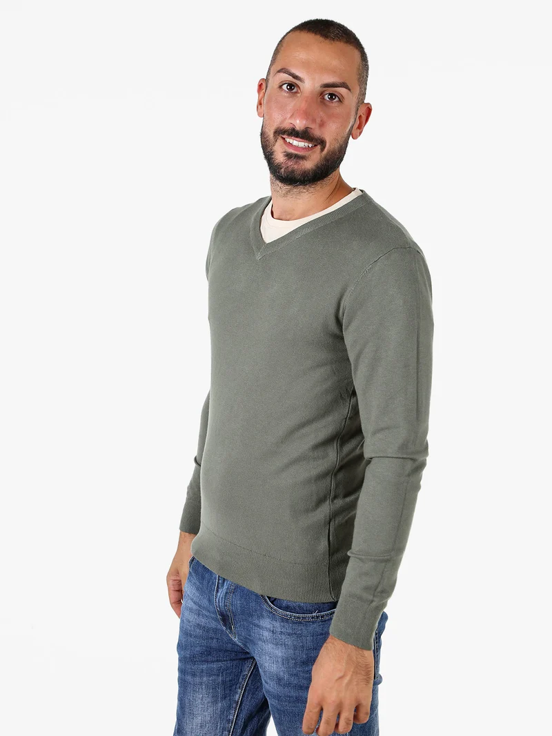 Maglia uomo con scollo a V tinta unita - militare