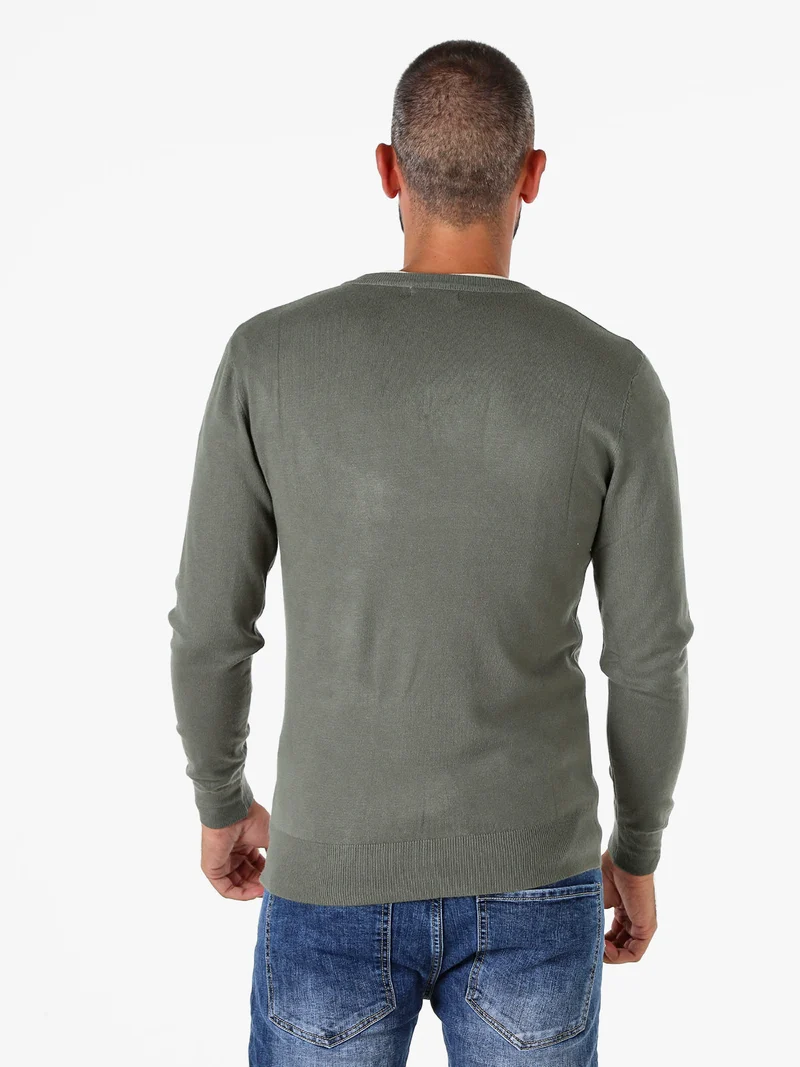 Maglia uomo con scollo a V tinta unita - militare