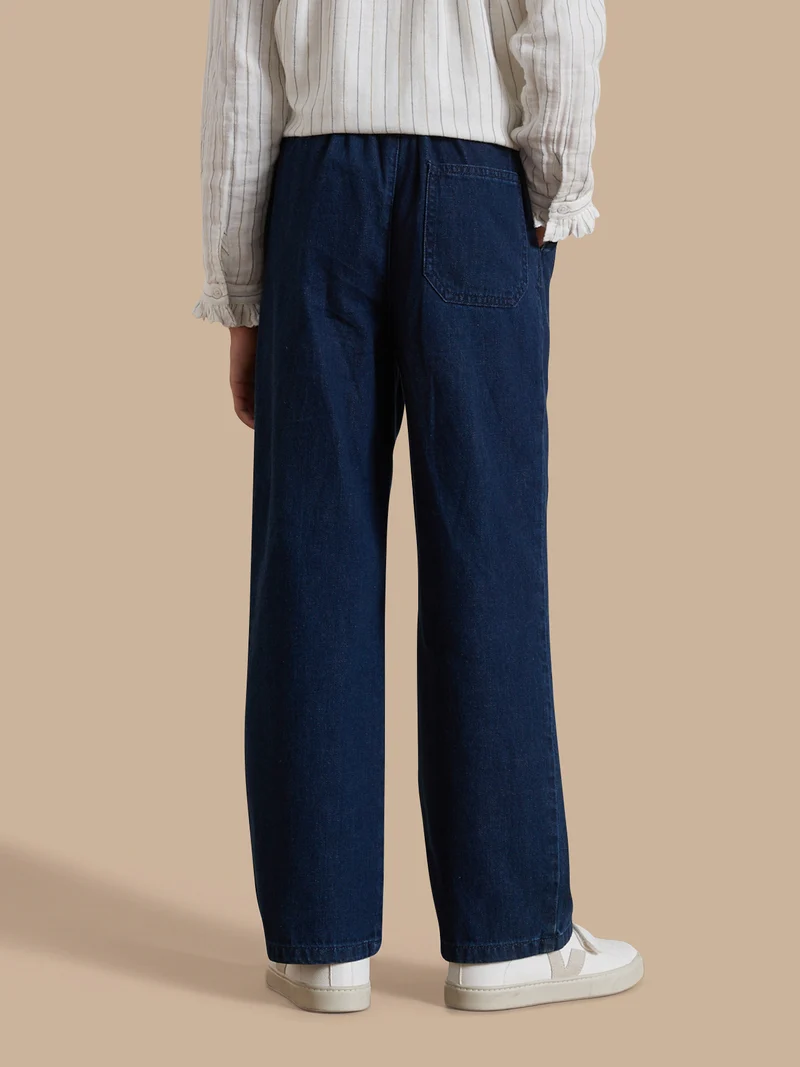 Mädchenhose aus leichtem Denim, weit geschnitten