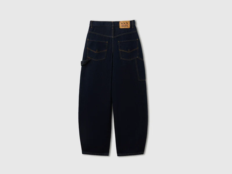 Dunkel gewaschene Jeans im Barrel-Fit-Schnitt