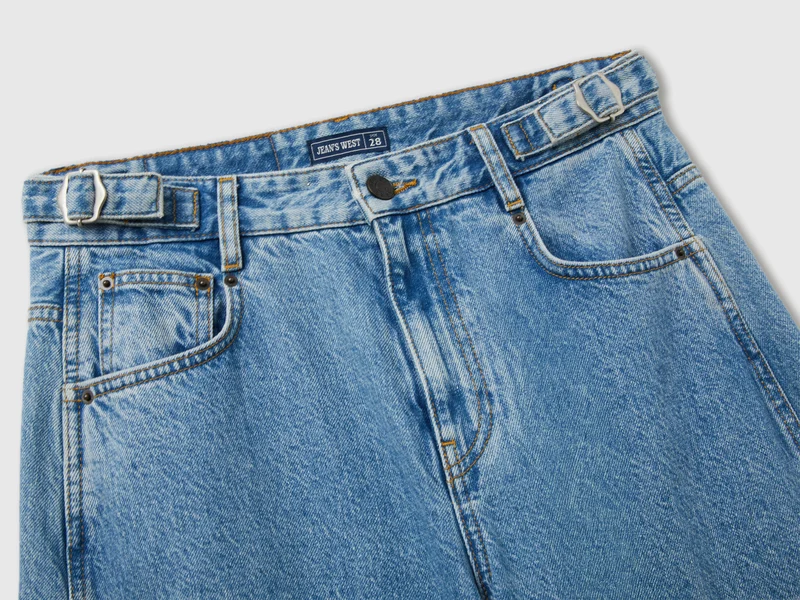 Barrel-Fit-Jeans in heller Waschung