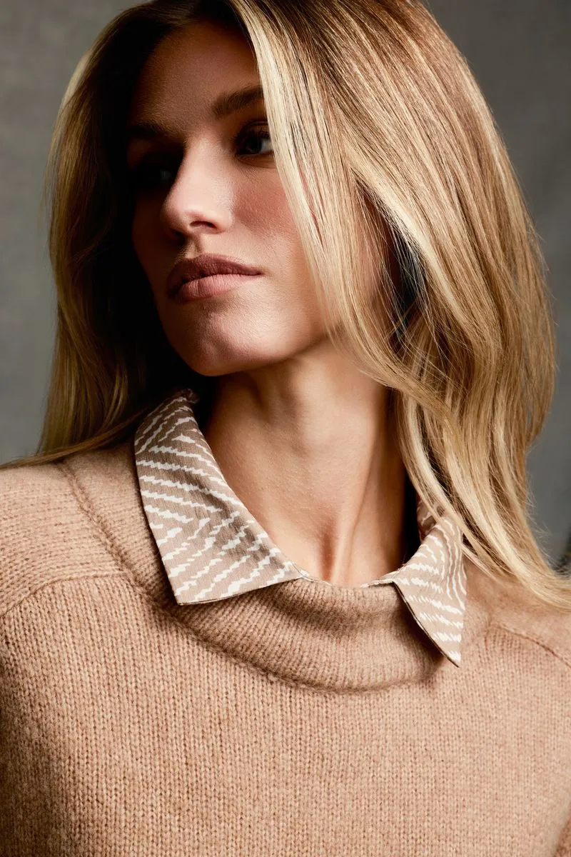 Flauschiger Strickpullover mit Rollsaum