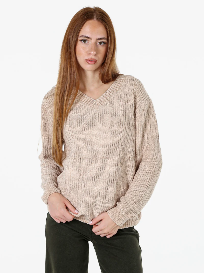 Maglione in ciniglia da donna con scollo a V - beige