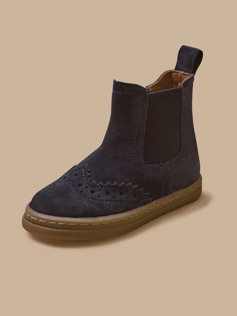 Babyschuhe, Chelsea-Boots aus Leder mit floraler Lochung an der Spitze