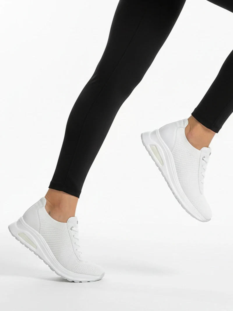 Sneakers sportive da donna in maglia con air - bianco