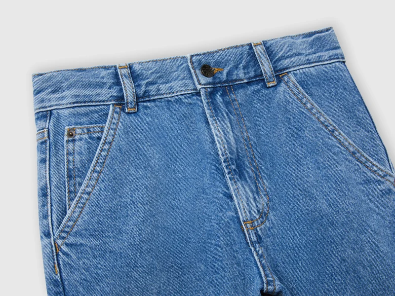 Jeans im Carpenter-Stil