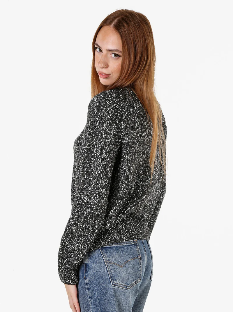 Maglione girocollo da donna in filato bouclè - nero