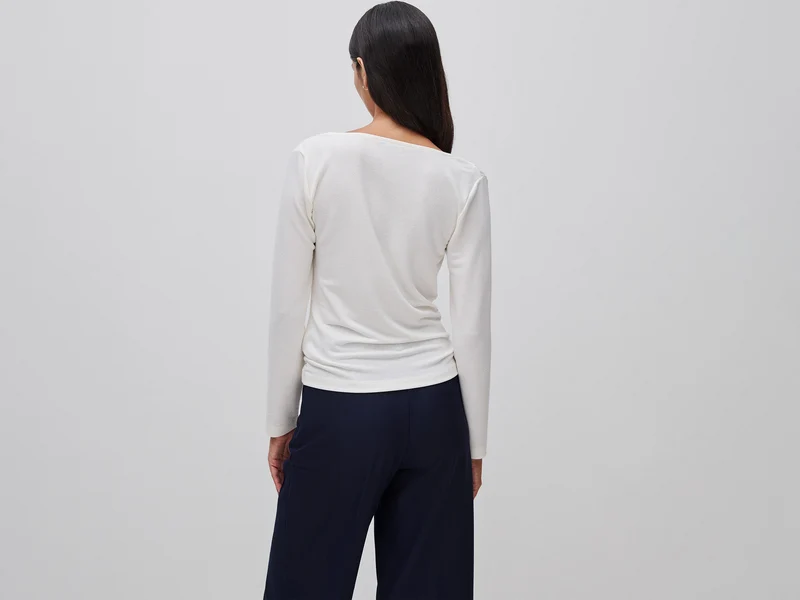 T-Shirt mit drapiertem Ausschnitt