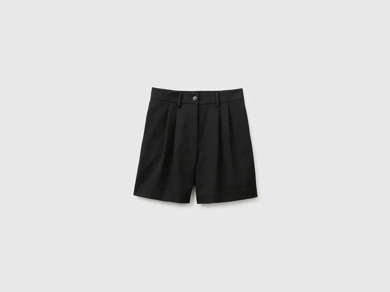 Shorts mit Falten