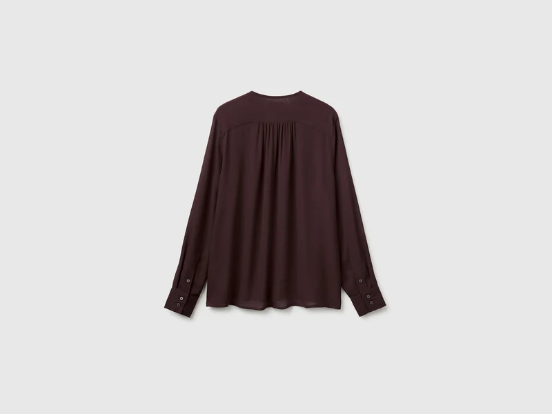 Fließende Bluse mit Krawatte