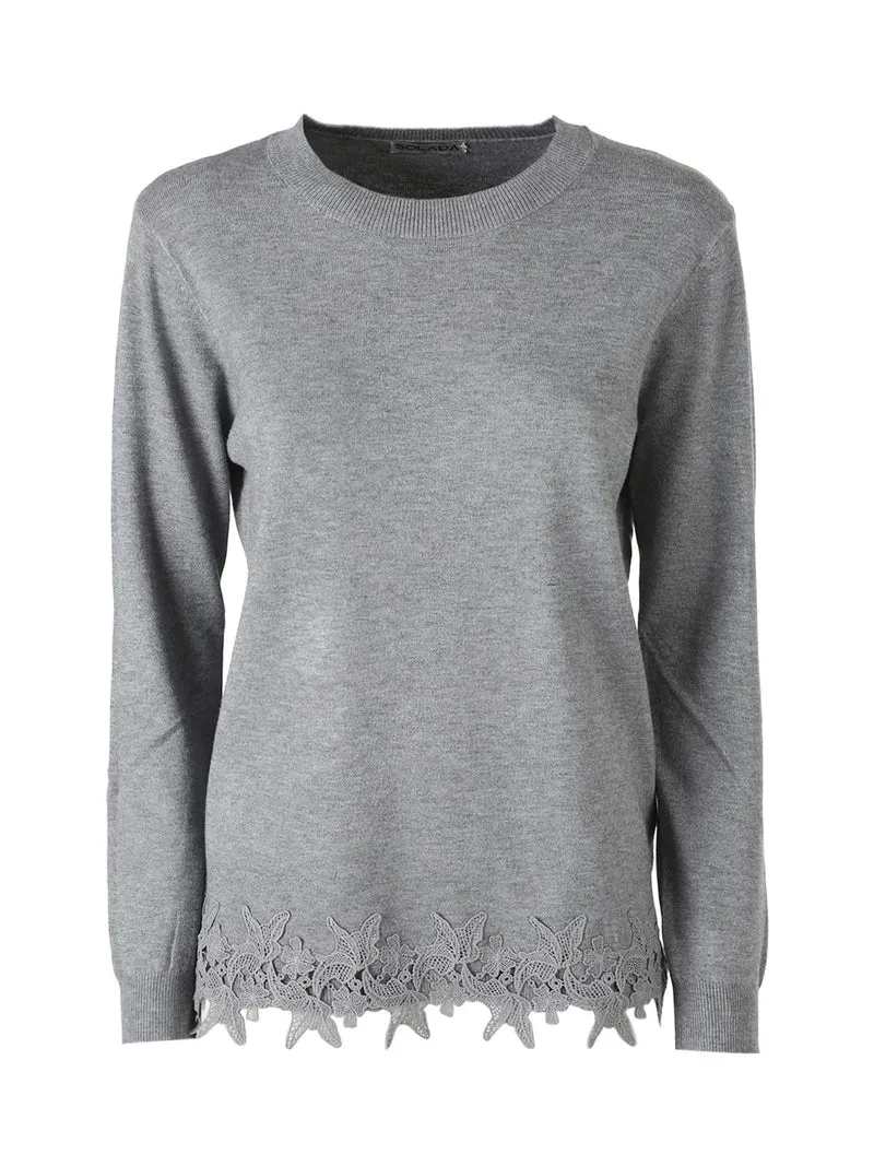 Maglia girocollo da donna con ricamo sul finale - grigio