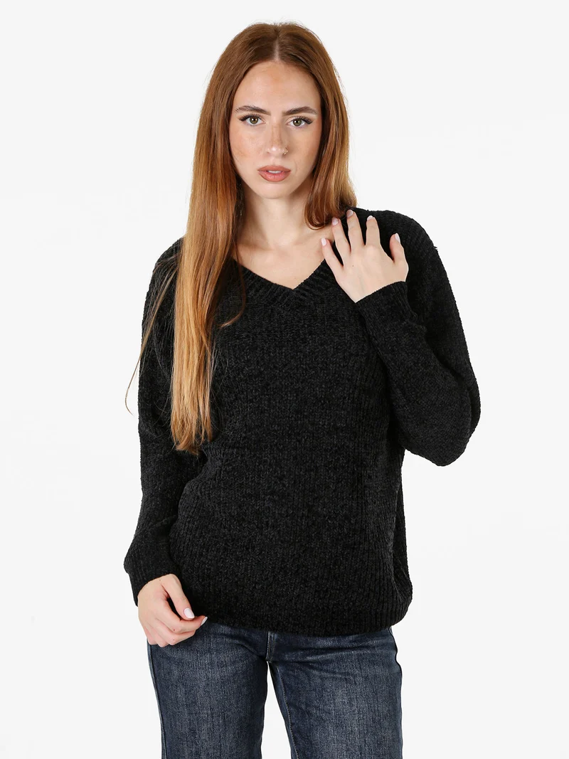 Maglione in ciniglia da donna con scollo a V - nero