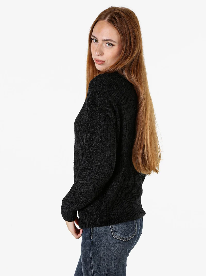 Maglione in ciniglia da donna con scollo a V - nero