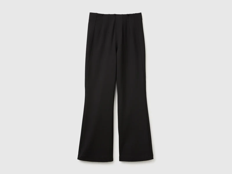 Elegante Trompetenhose aus einem Stretch-Viskose-Mischgewebe