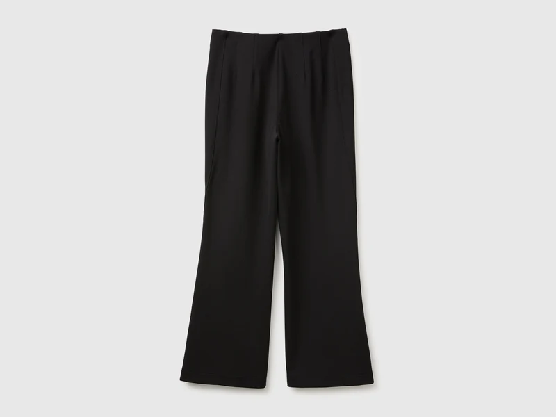 Elegante Trompetenhose aus einem Stretch-Viskose-Mischgewebe