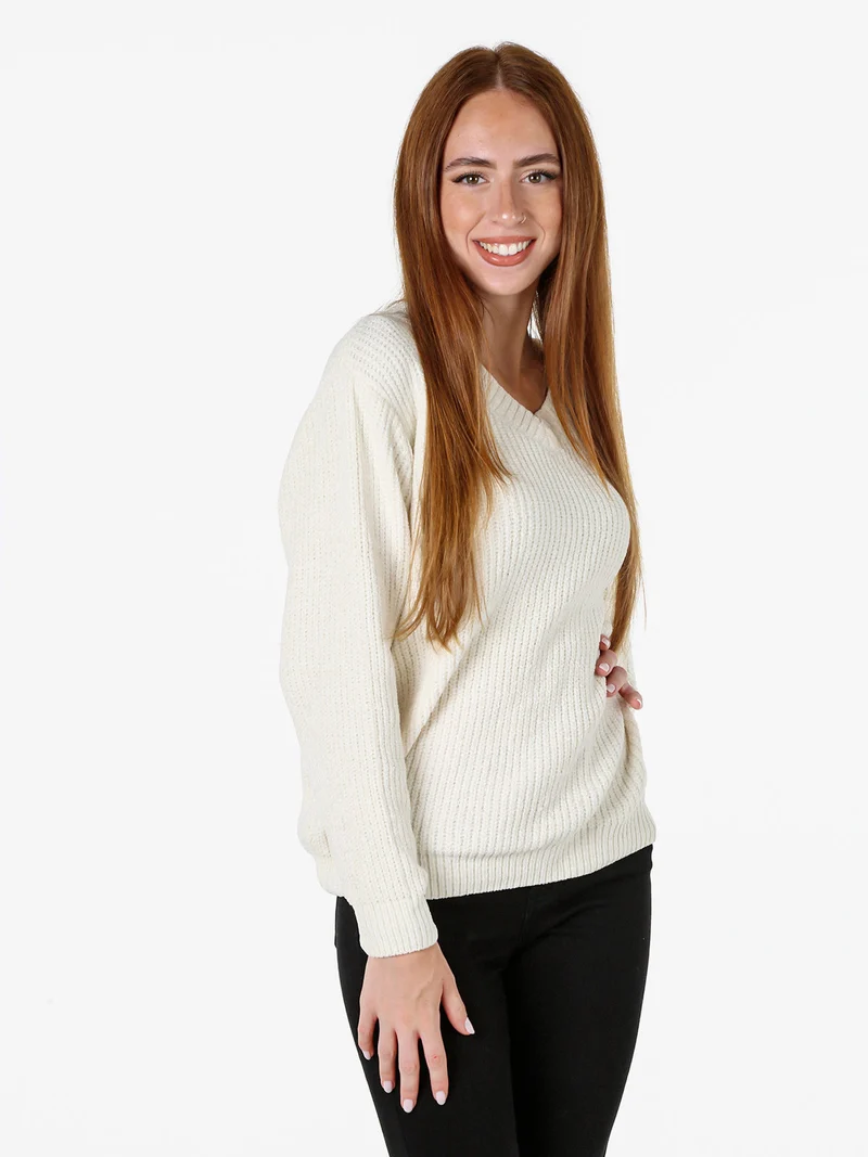 Maglione in ciniglia da donna con scollo a V - panna