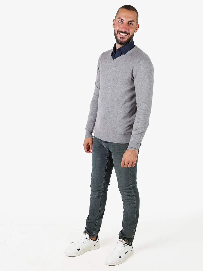 Maglia uomo con scollo a V tinta unita - grigio