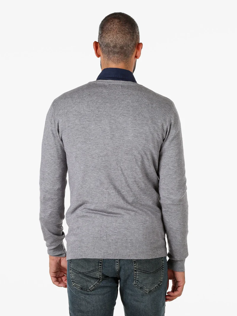 Maglia uomo con scollo a V tinta unita - grigio