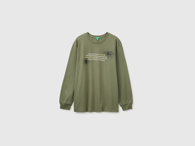 T-Shirt aus 100 % Bio-Baumwolle mit Aufdruck und Patch