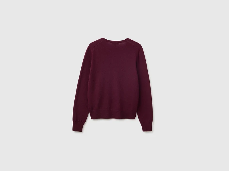 Pflaumenfarbener V-Ausschnitt-Pullover aus reiner Merinowolle