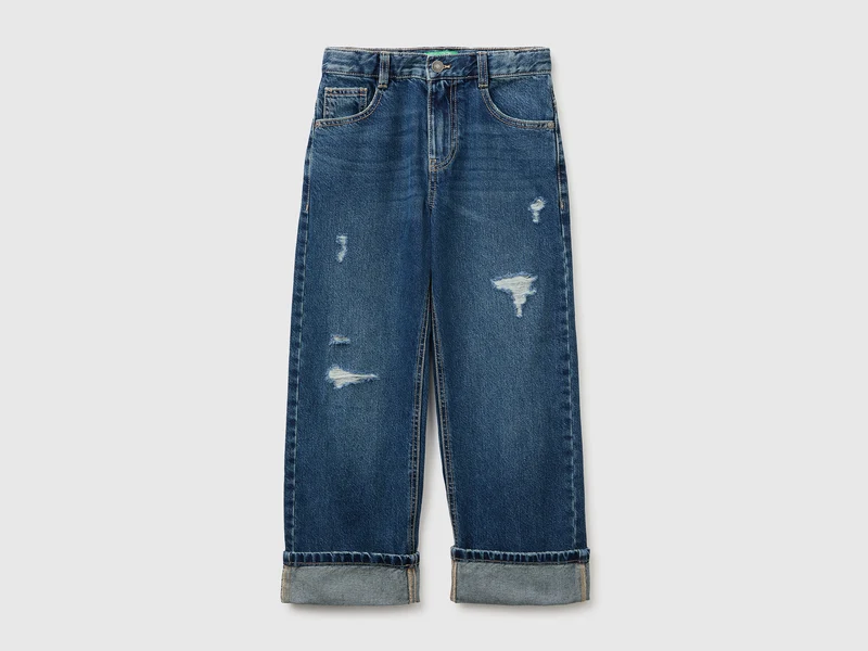 Gerade geschnittene Jeans mit Rissen