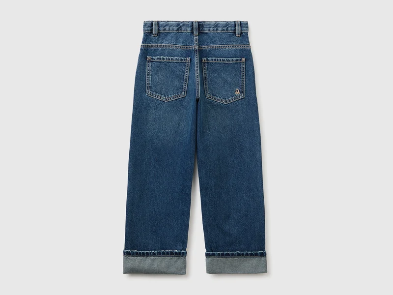 Gerade geschnittene Jeans mit Rissen