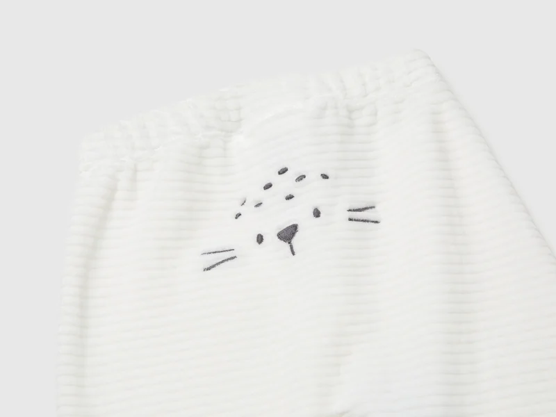 Chenille-Hose mit Stickerei