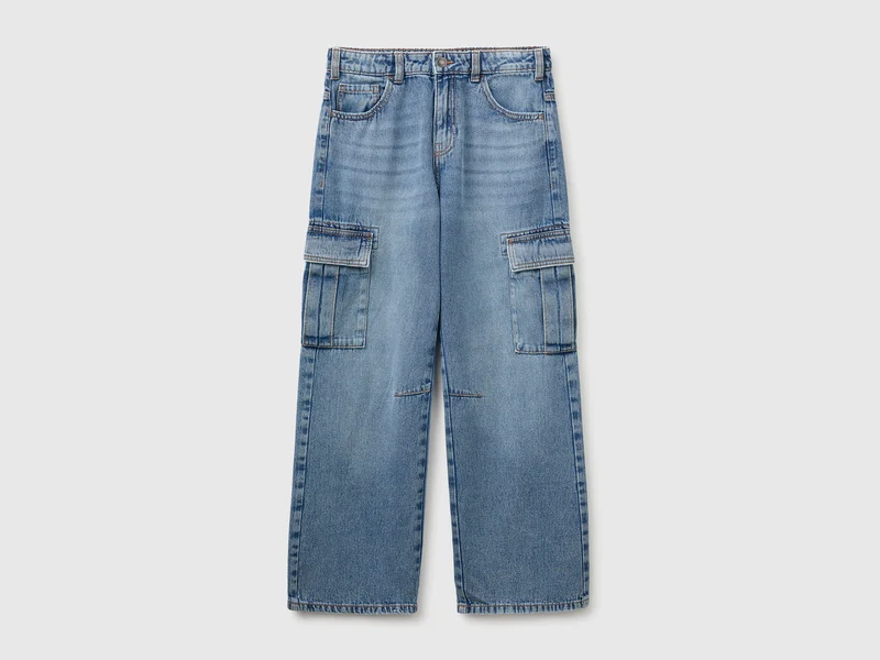 Weit geschnittene Cargo-Jeans
