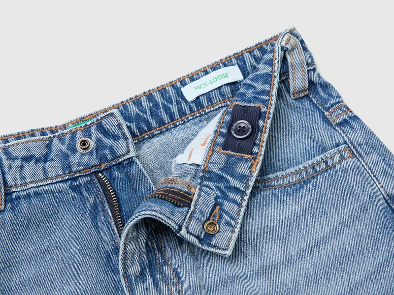 Weit geschnittene Cargo-Jeans