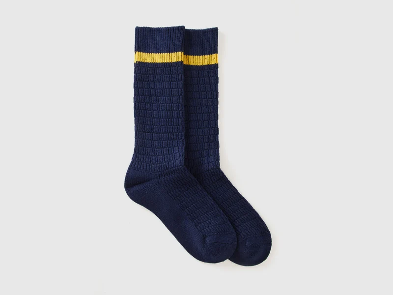 Socken mit kontrastierendem Streifen