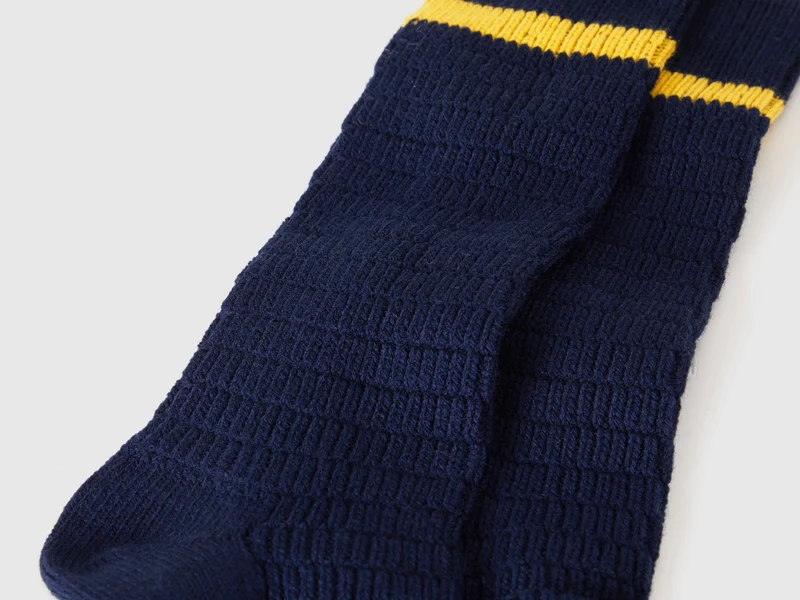 Socken mit kontrastierendem Streifen