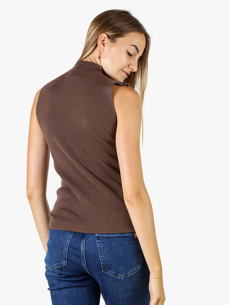 Maglia smanicata da donna con scollo a lupetto - moro