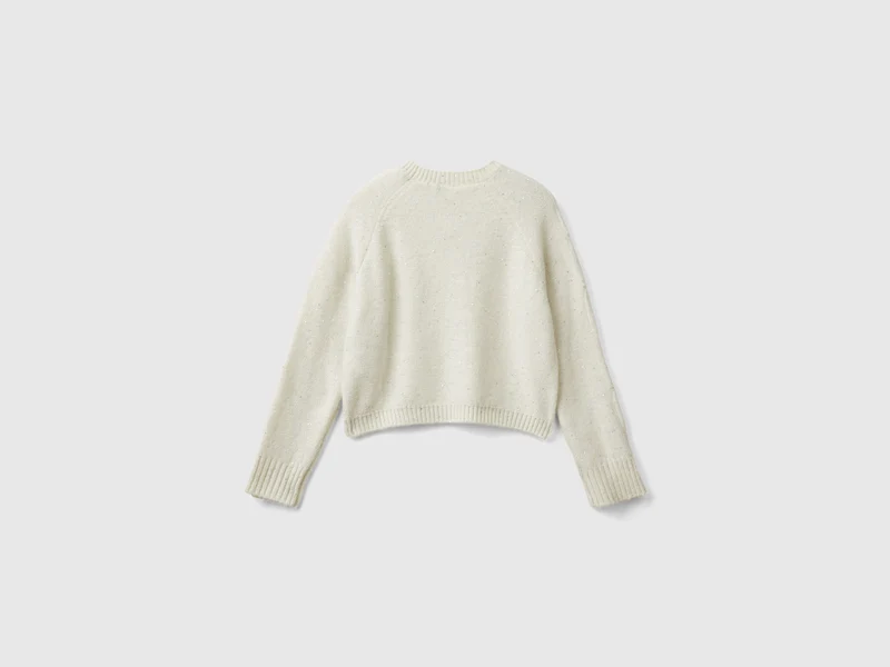 Pullover mit Pailletten und Zöpfen