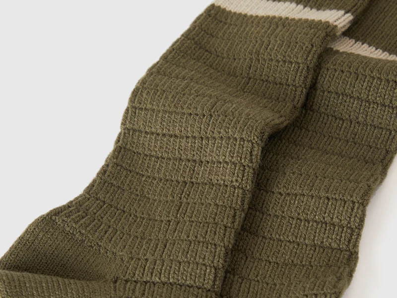 Socken mit kontrastierendem Streifen