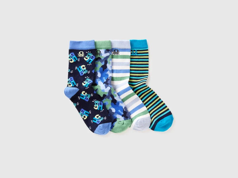 Vier Paar gemusterte Socken