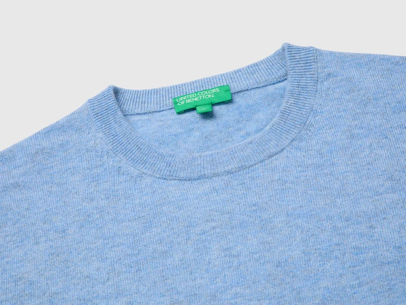 Hellblauer Pullover aus reiner Merinowolle