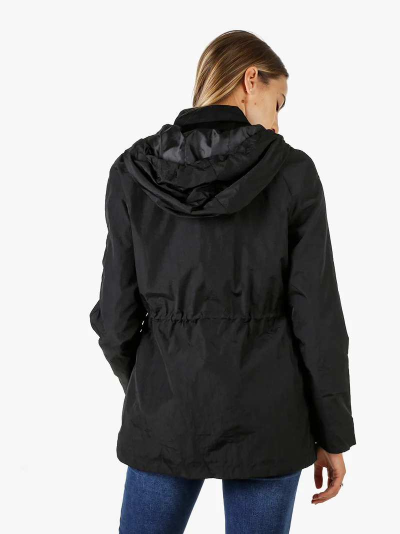 Giacca a vento da donna con cappuccio e zip - nero
