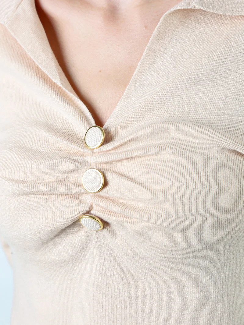 Maglia donna con scollo a V e colletto - beige