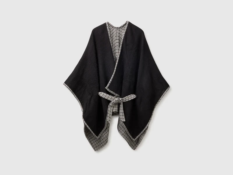 Wendbares Cape mit Gürtel