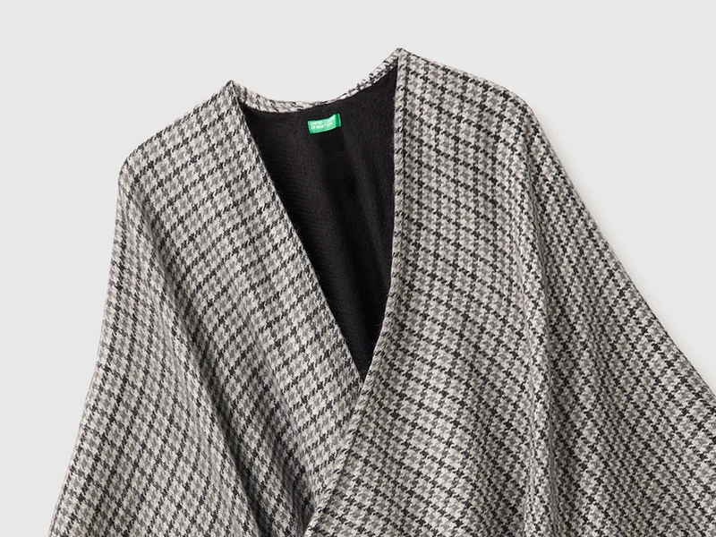 Wendbares Cape mit Gürtel
