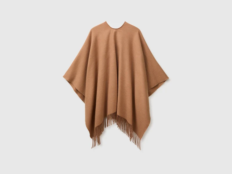 Cape mit Fransen und Knopf