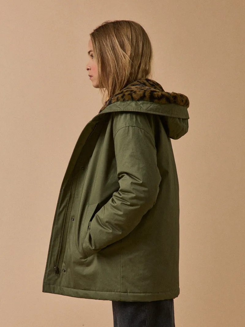 Mädchen-Parka, kurz, mit Leoprint-Futter