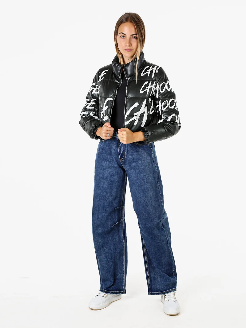 Giubbotto cropped da donna in ecopelle con stampe - nero