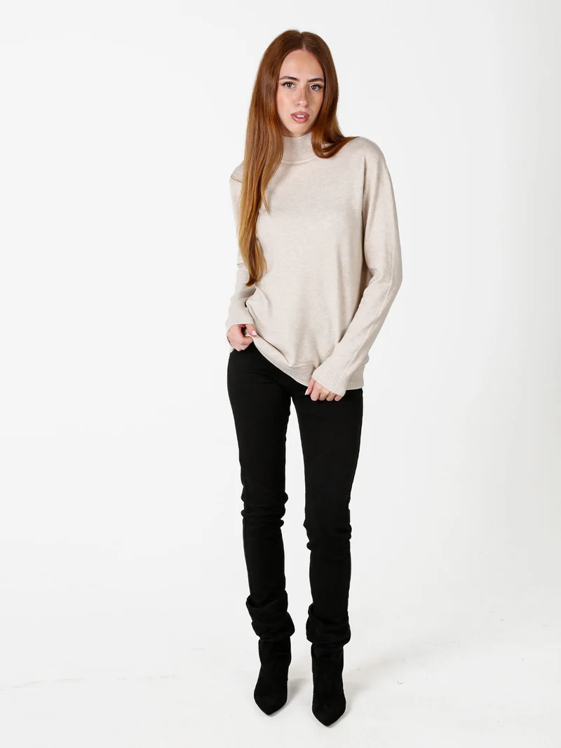Maglia da donna con scollo a lupetto - beige