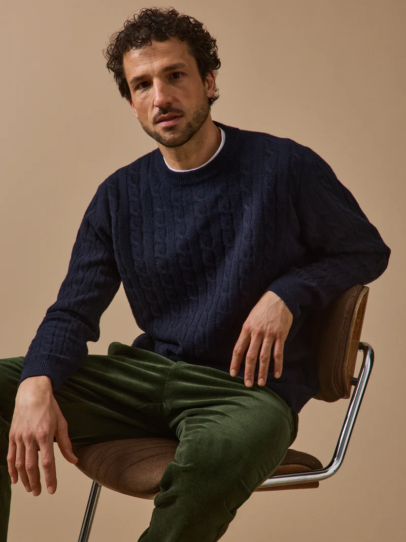 Herrenpullover mit Zopfmuster aus Wolle