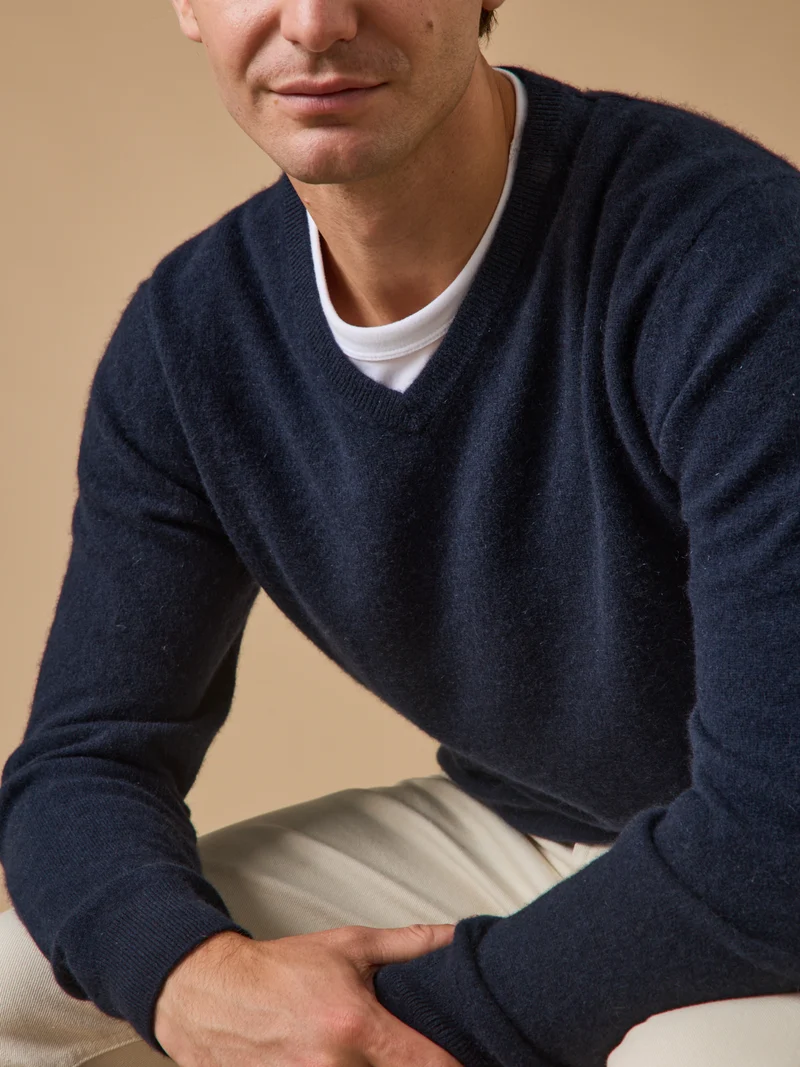Herrenpullover mit V-Ausschnitt – Cashmere-Kollektion