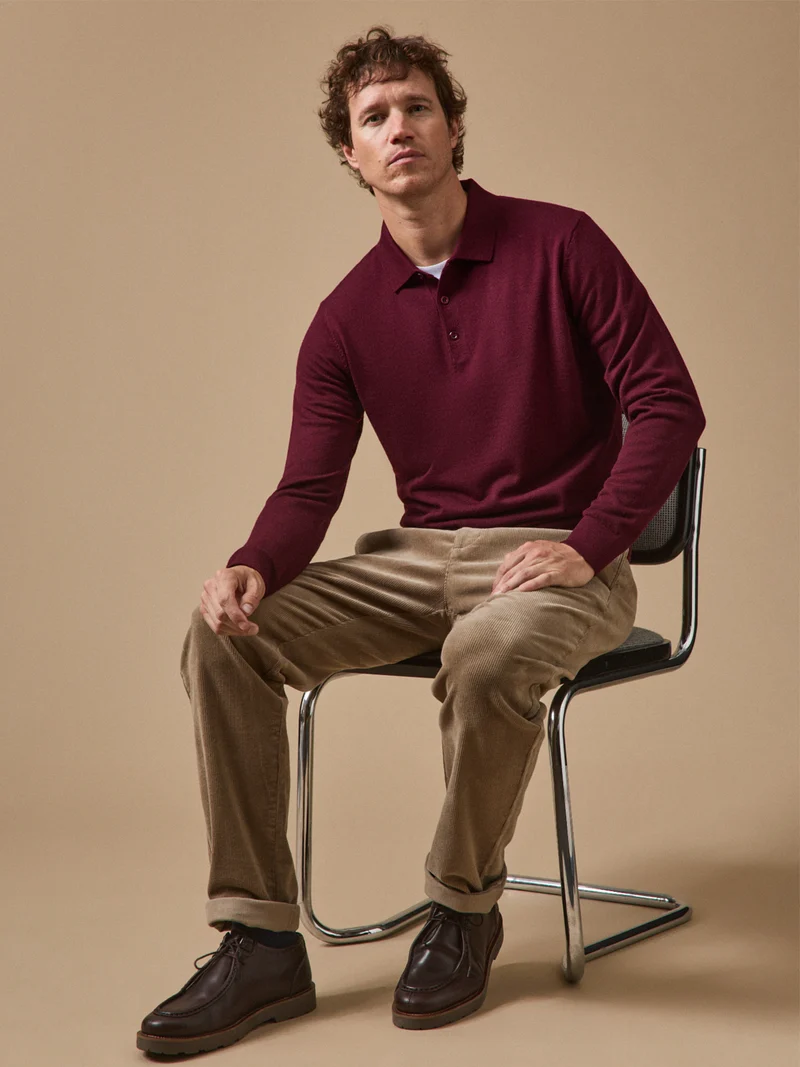 Feinmaschiger Herrenpullover mit Polokragen aus Merinowolle