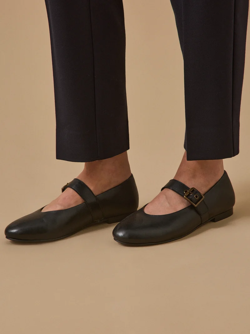 Damen-Ballerinas aus Leder mit Riemchen