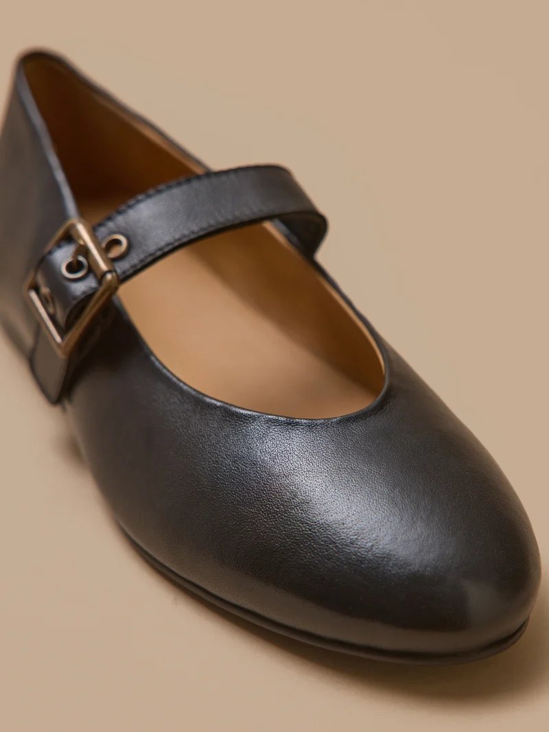 Damen-Ballerinas aus Leder mit Riemchen